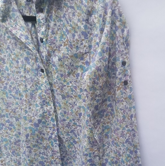 Gap | Floral Print| Button up Shirt - Picture 2 of 4